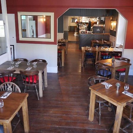 Hotel The Fox And Hounds Whittlebury Exterior foto