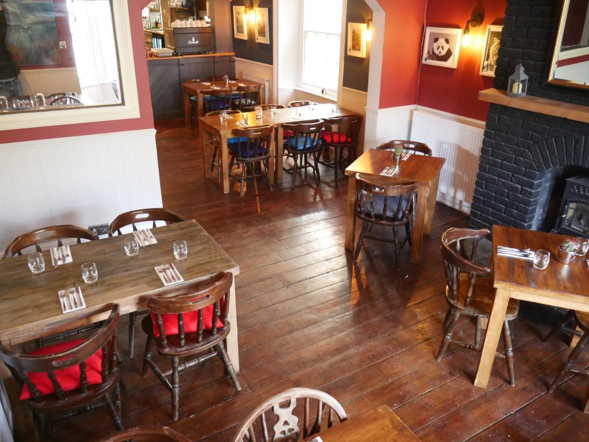 Hotel The Fox And Hounds Whittlebury Exterior foto